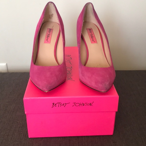 betsey johnson pink heels